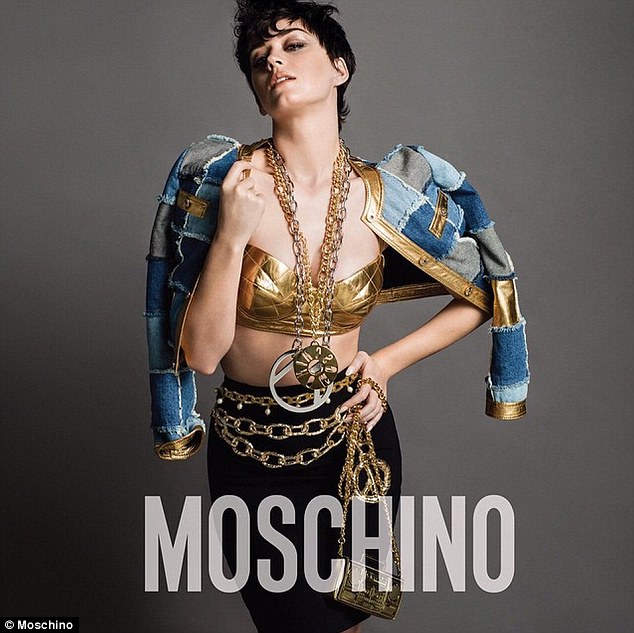 Katy Perry Moschino preen