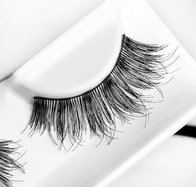 false lashes