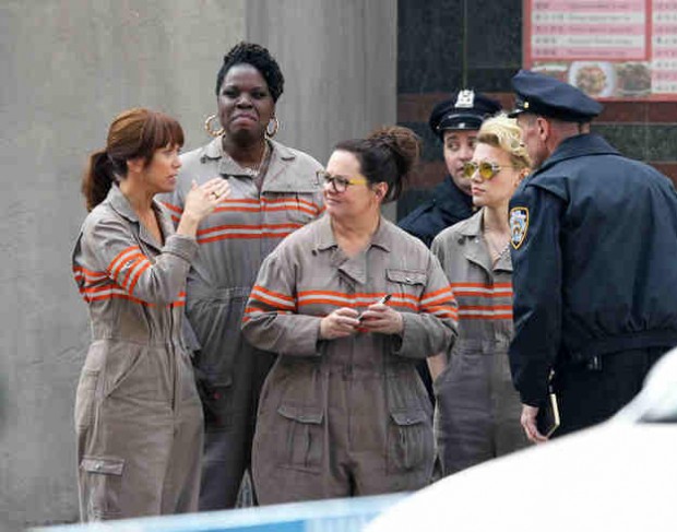all-female ghostbusters preen