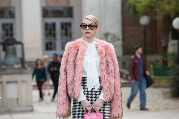 Emma Roberts Scream Queens Preen