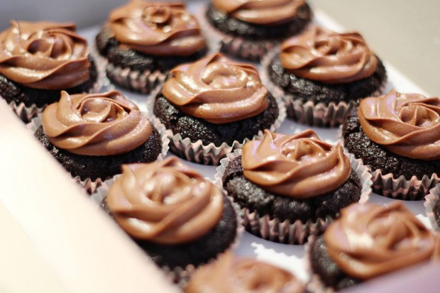Amores Gluten-Free chocolate cupcake preen