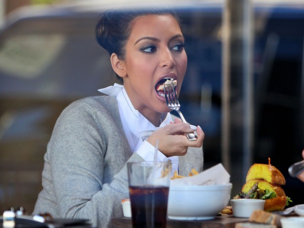 kim kardashian eating preen