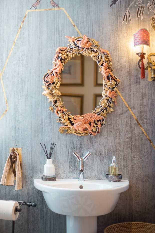 The bathroom’s vanity mirror was hand-framed and hand-carved by her surface designer mother Tats Manahan.