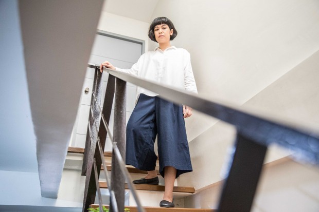 “My boyfriend always tells me: 'You look so architectural!'" White blouse from Giordano Ladies, blue culottes from Old Navy, black Kung Fu flats from Aerosoles