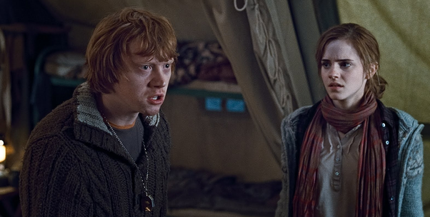 Resultado de imagen para ron weasley and hermione fighting