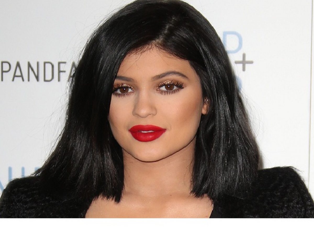 Kylie Jenner Roasted On Twitter For Cultural Appropriation After