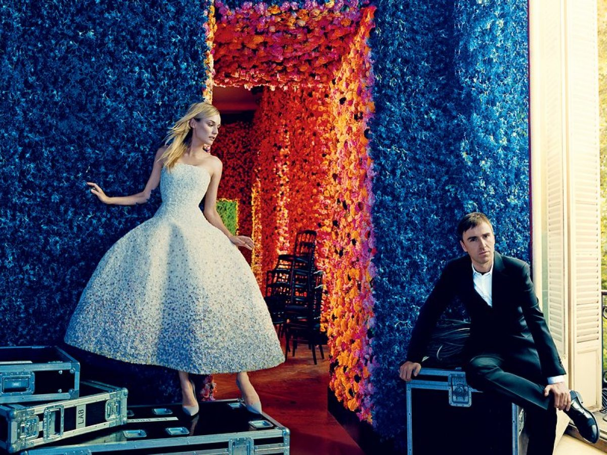 Raf Simons first collection for Christian Dior is a success!