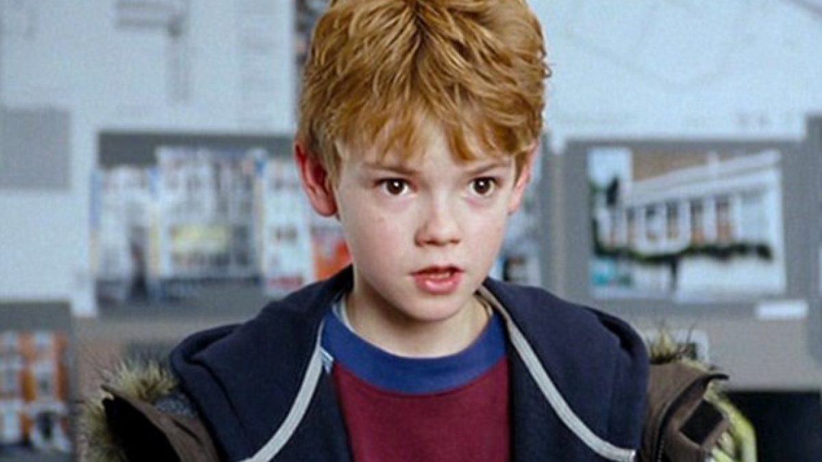 That Awkward Kid From Love Actually Is Not So Awkward Anymore