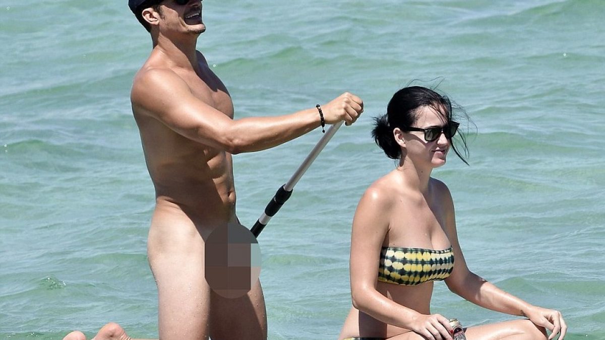 Orlando Bloom Gets Naked on a Paddleboard - Preen.ph