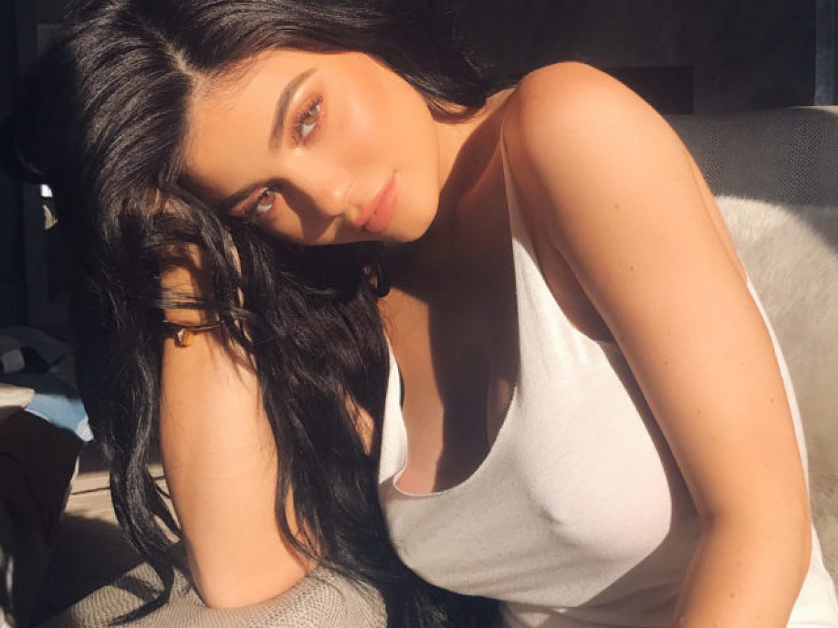 What Happened When Kylie Jenner Went to Her First Prom and Therapy Session  - Preen.ph