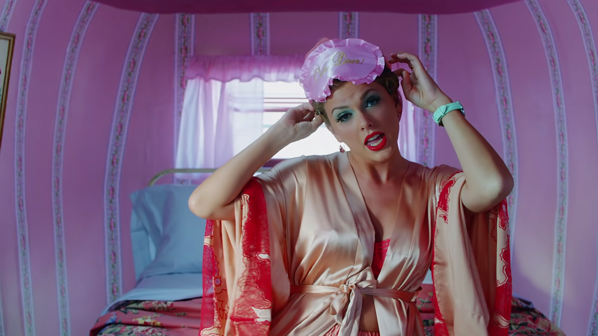 Screencap from the Taylor Swift "You Need To Calm Down" music video