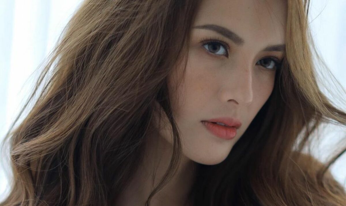 Ellen Adarna is the latest celeb to say bye to breast implant illness